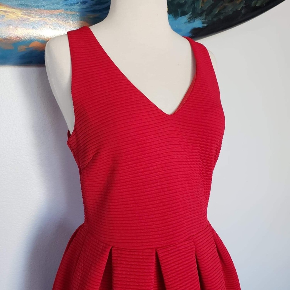 Red dress - Picture 7 of 8